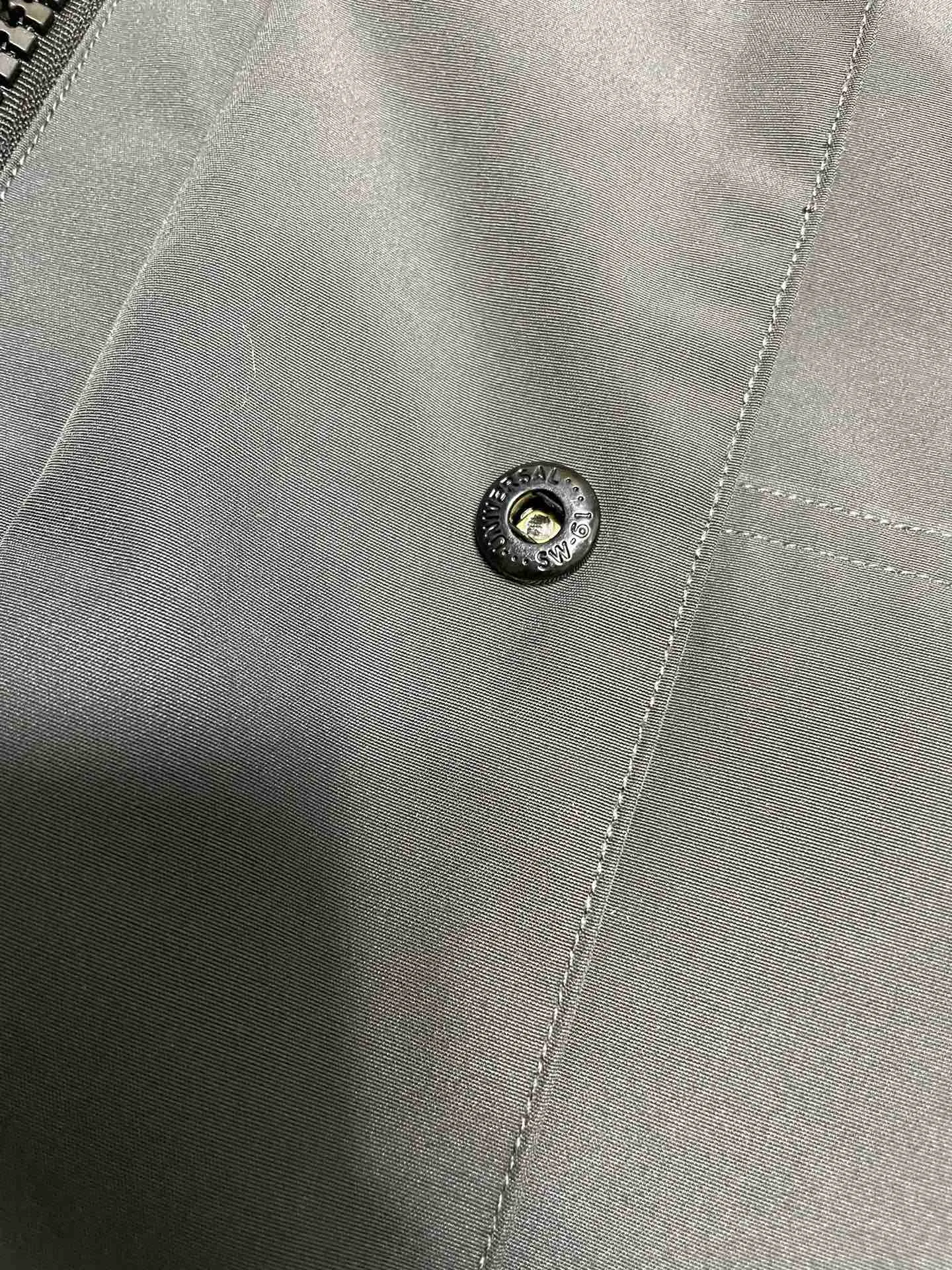 P800 forester men's new model black 24 models Canada Goose (Canada Goose) Men's model xs-xxl The highest version on the market! 🔥 Recommendation of single product for autumn and winter hard goods # Produced by OEM canada goose # The Canadian brand canada goose has always been recognized as the warmest down jacket, and its existence can often be seen in the winter street photos of various celebrities. I make Canada Goose every year, but I still can’t get rid of my love for it. No matter how cold the weather is, there’s no need to be afraid! Because this year, as always, we will provide you with ruthless goods and prepare large quantities of goods. I believe that the market has become a bit chaotic, but we are not afraid. Only good things are competitive, not comparing prices! No one is stupid enough to quote a high price and send old customers away! Look at price in the short term and quality in the long term! If you care about quality, please respect its price! If what you want is cheap, please don't expect good quality! You get what you pay for, this is the rule of the market! We really value quality. It is only worn by the one who understands you! Filling content: 90 international standard duck down! I won’t say much more, everyone sells their own goods! Regarding the down content, you can feel it with your hands. There is nothing wrong with good down. Another customer said that the clothes are very light, but the ones on the market are very heavy. For us insiders, adding some filament to the clothes will make them look bulging and heavy. But we won't do that! 🔥Pure original fidelity! 🔥Everyone who has been cooperating with us in the past few years knows that the large-scale wholesale market products are incomparable to us. You are welcome to visit the brick cabinet and then come to my home to buy! It is the legendary warmest down jacket. A goose and a single layer of clothing can withstand minus 20 degrees Celsius! Known as a must-have for Arctic outdoor sports! The most popular down jacket in the world, celebrities are rushing to buy it, it is a must-have!